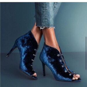 Enzo Angiolini NWOB Blue Velvet open  strap spandex loop closure heels size 7